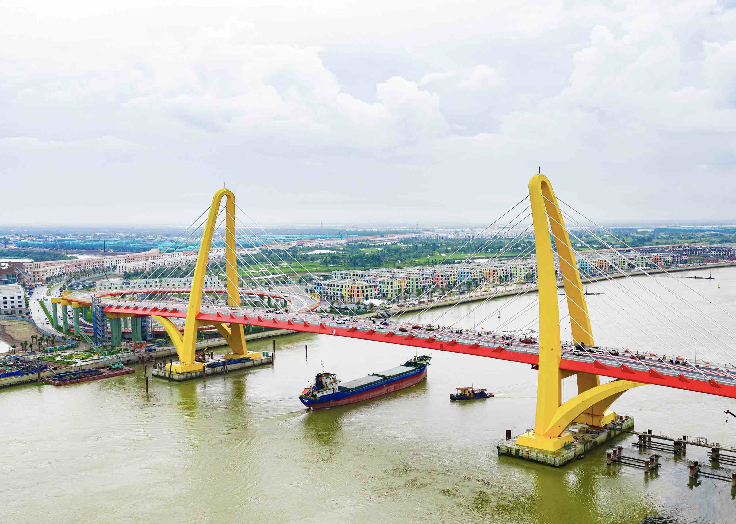 Ngày 15/7/2025 - Cầu Hoàng Gia do Tập đoàn Vingroup đầu tư, kết nối trực tiếp Link Trang Chủ PG88.Com Mới #2026 Vinhomes Royal Island với trung tâm thành phố đã chính thức thông xe, rút ngắn thời gian di chuyển từ Vũ Yên tới trung tâm chỉ trong 5 phút.