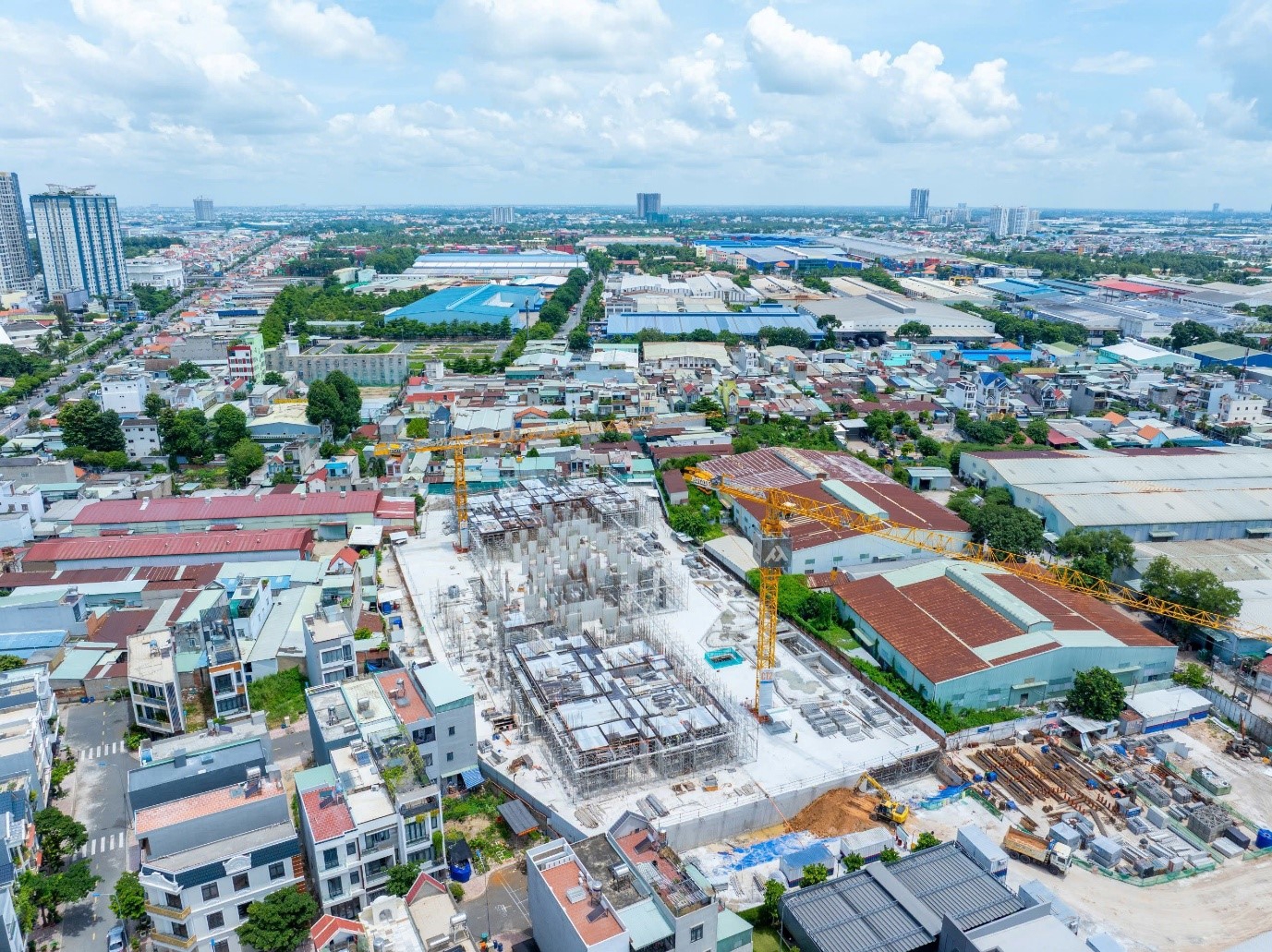 Th&aacute;ng 7/2025, Th&aacute;p AVIS của TT AVIO đ&atilde; ho&agrave;n th&agrave;nh hai tầng hầm v&agrave; đang thi c&ocirc;ng tầng 1.