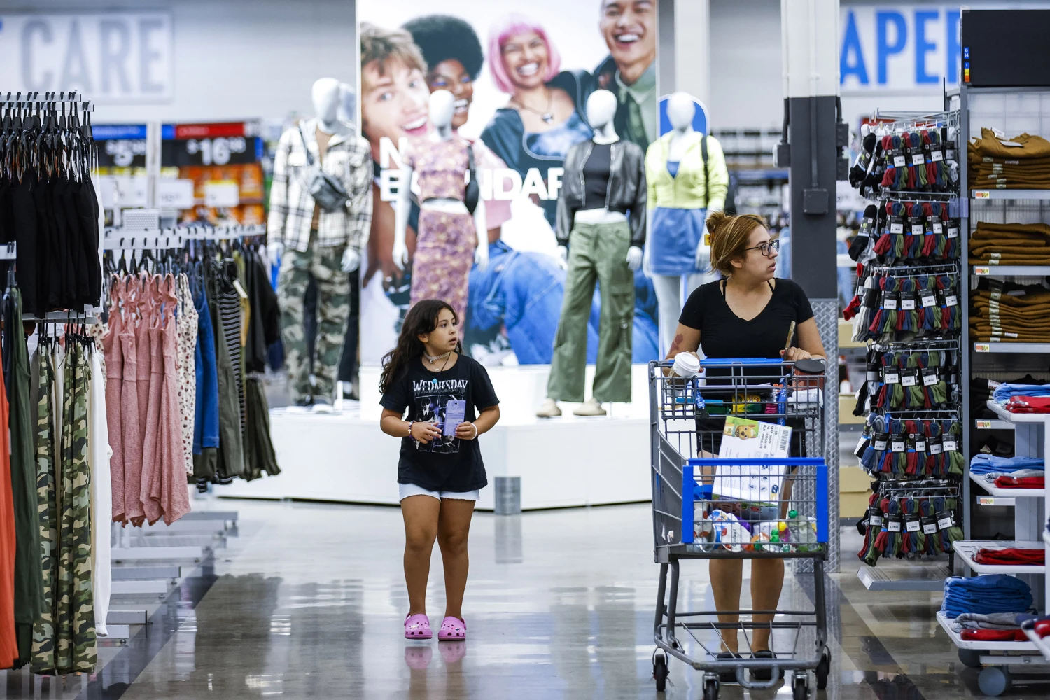 C&aacute;c nh&agrave; cung cấp cho&nbsp;Walmart&nbsp;đ&atilde; tr&igrave; ho&atilde;n hoặc tạm dừng một số đơn h&agrave;ng may mặc từ c&aacute;c nh&agrave; sản xuất Banglades.