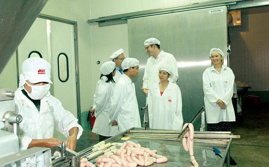 Nh&agrave; m&aacute;y Daesang Đức Việt tiếp đo&agrave;n chuy&ecirc;n gia Đức sang đ&agrave;o tạo.