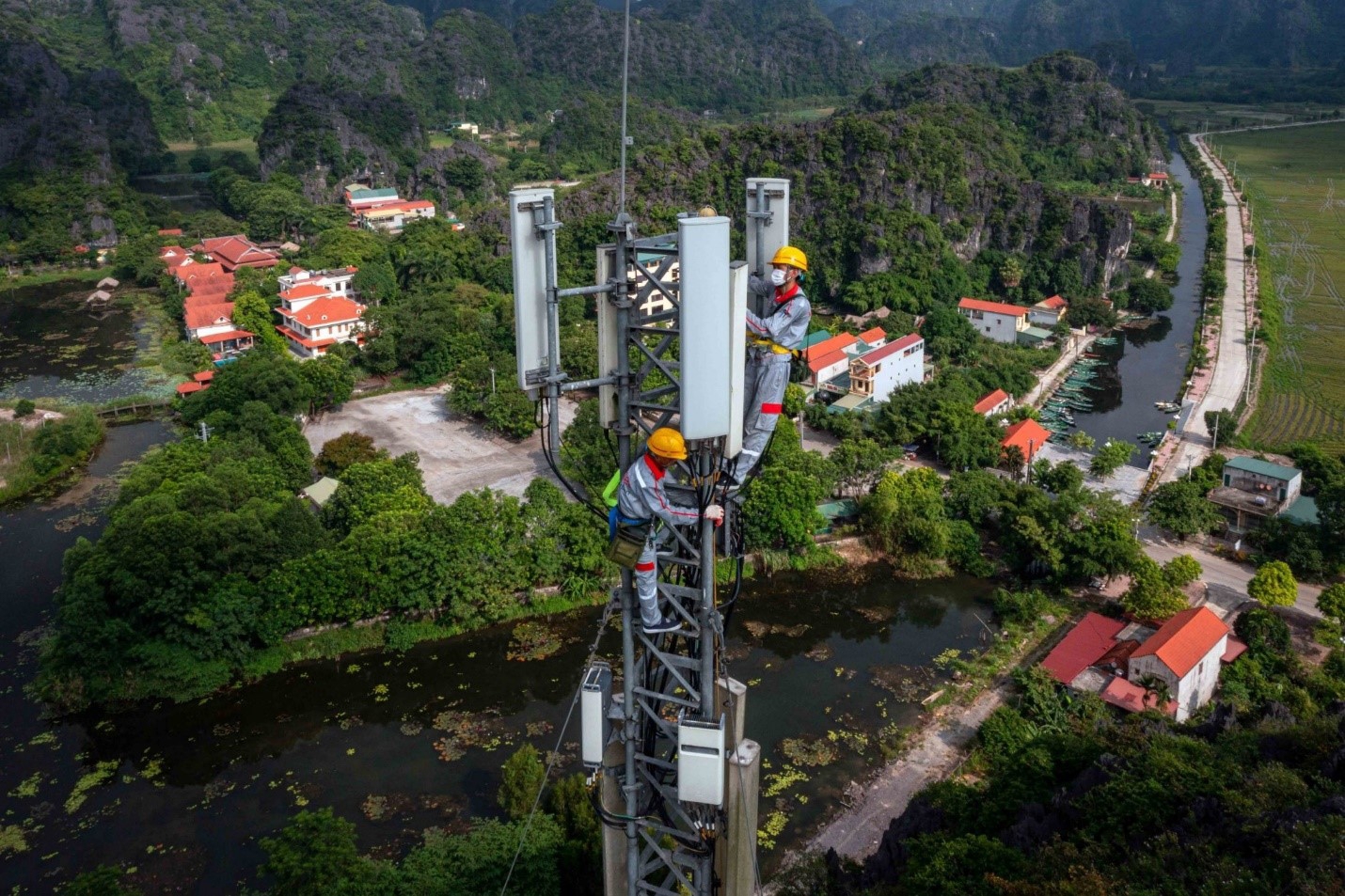 Năm 2025, c&aacute;c nh&agrave; mạng sẽ lắp đặt th&ecirc;m &iacute;t nhất 55.000 trạm 5G.