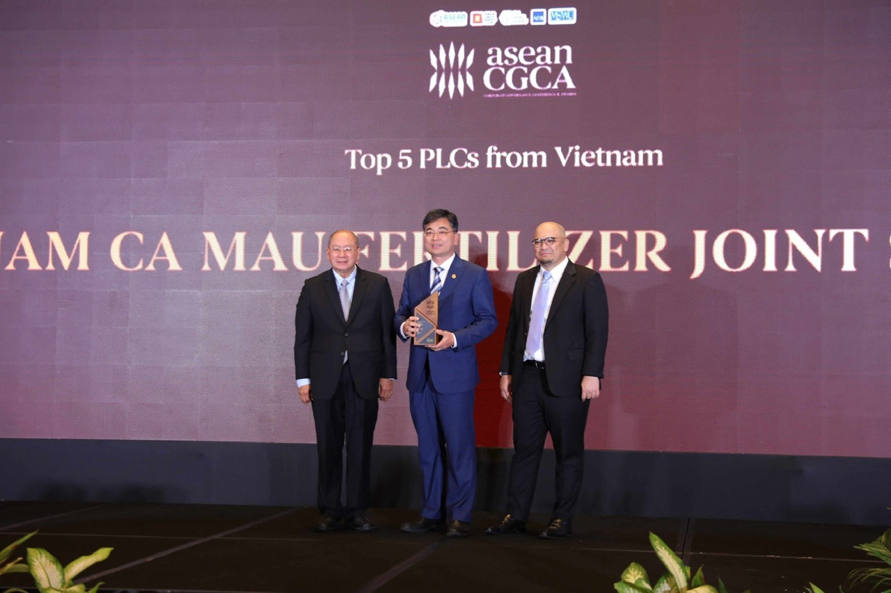 Ông Trần Ngọc Nguyên - Chủ tịch HĐQT PVCFC tham dự và nhận vinh danh Top 5 6Pg88.con độc quyền mỗi ngày niêm yết của Việt Nam có điểm số quản trị cao nhất.