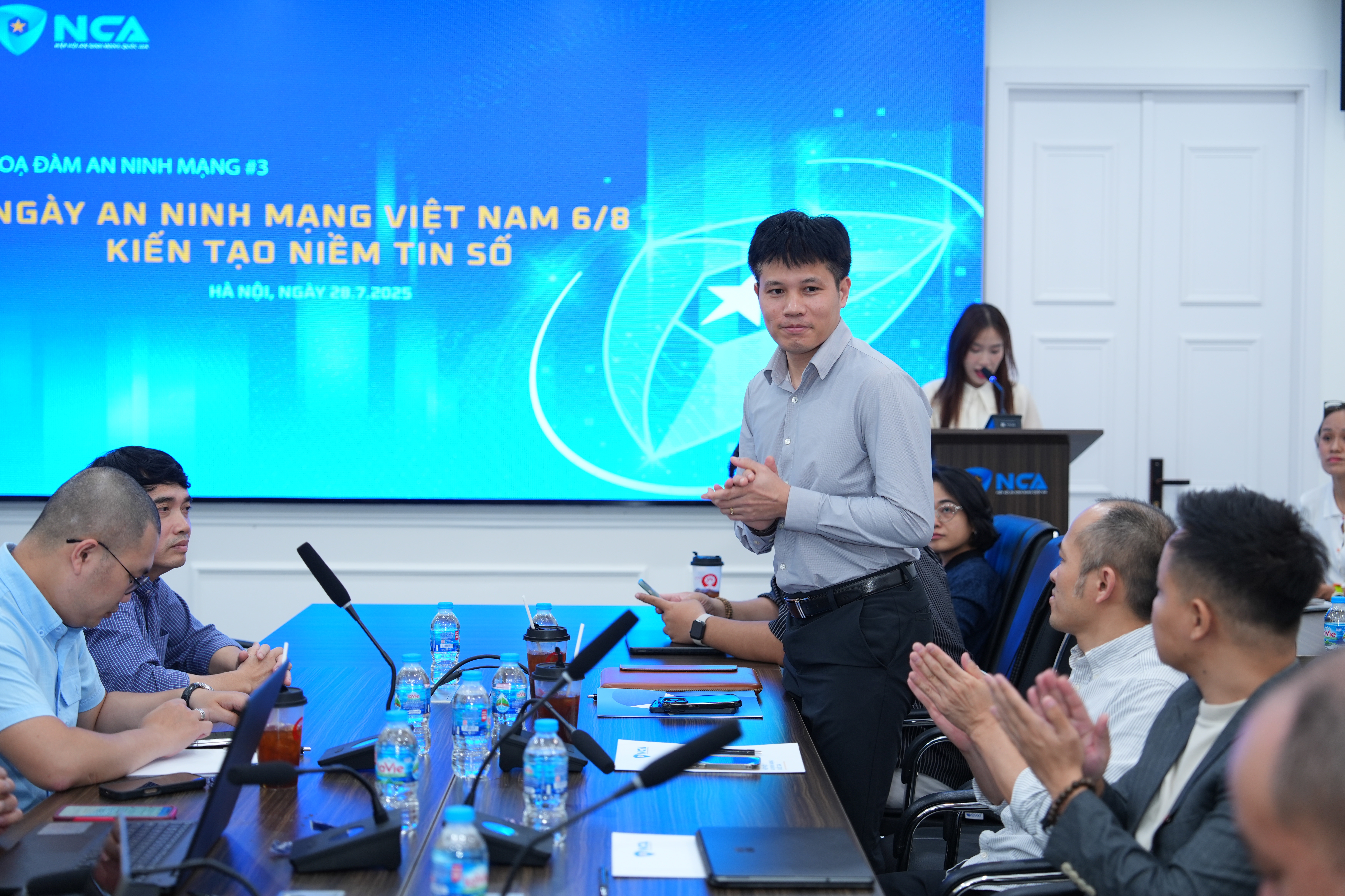 Trung t&aacute; Nguyễn Tiến Cường,Trưởng ph&ograve;ng gi&aacute;m s&aacute;t th&ocirc;ng tin mạng v&agrave; ph&ograve;ng chống hoạt động sử dụng kh&ocirc;ng gian mạng x&acirc;m phạm an ninh quốc gia, Cục A05 (Bộ C&ocirc;ng an) th&ocirc;ng tin Li&ecirc;n minh KOL tại toạ đ&agrave;m.