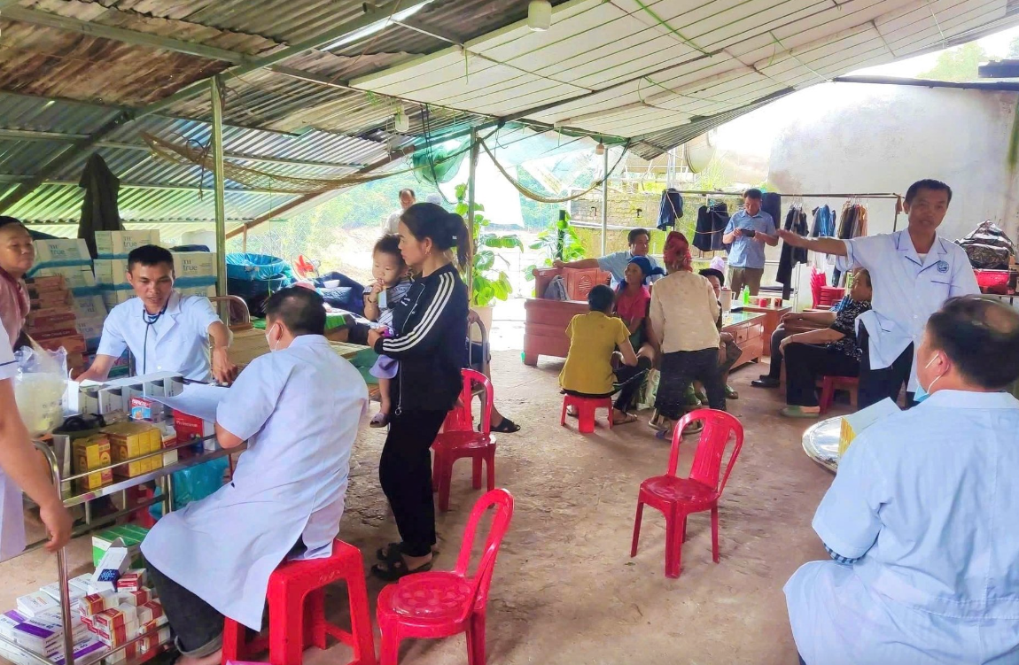 Ng&agrave;y&nbsp; 29/7, Trạm y tế d&atilde; chiến x&atilde; Mỹ L&yacute;, tỉnh Nghệ An đ&atilde; triển khai hoạt động kh&aacute;m chữa bệnh&nbsp;cho người d&acirc;n tr&ecirc;n địa b&agrave;n.&nbsp;