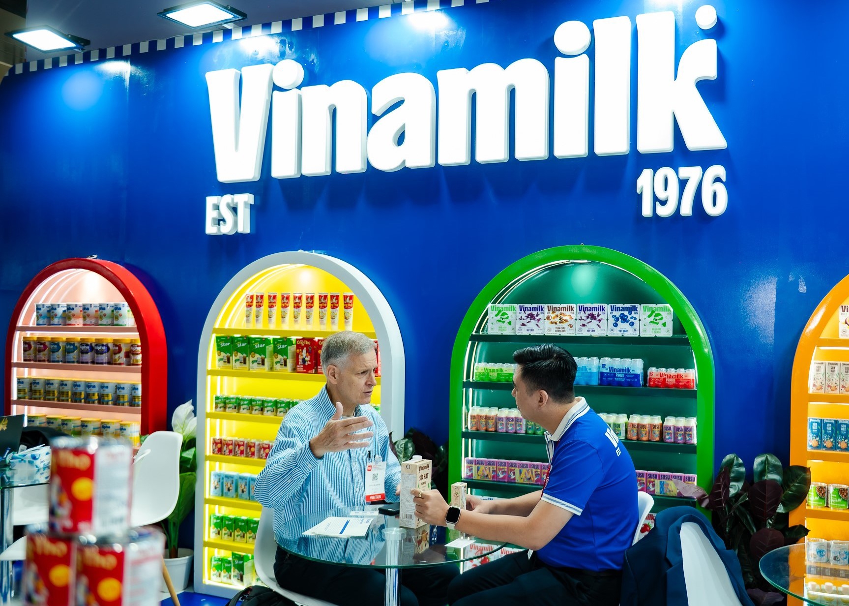 Vinamilk gặp gỡ, l&agrave;m việc với nhiều đối t&aacute;c đến từ c&aacute;c nước trong khu vực ch&acirc;u &Aacute; v&agrave; &Acirc;u - Mỹ trong c&aacute;c hoạt động x&uacute;c tiến Pg88ok ưu đãi hấp dẫn quốc tế. Ảnh: Vi Nam.