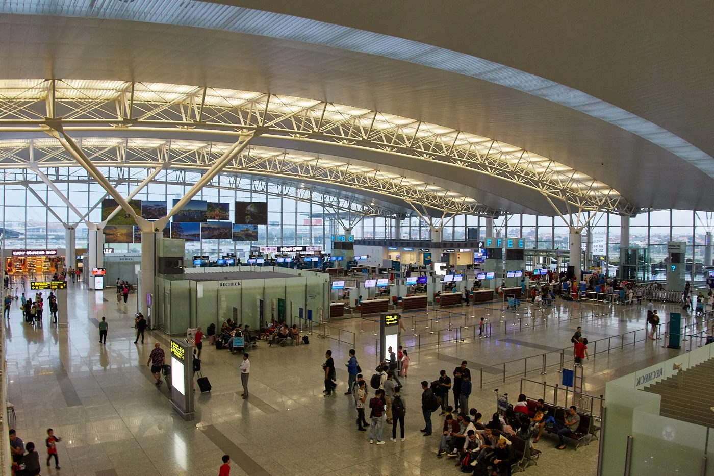 S&acirc;n bay quốc tế Nội B&agrave;i.