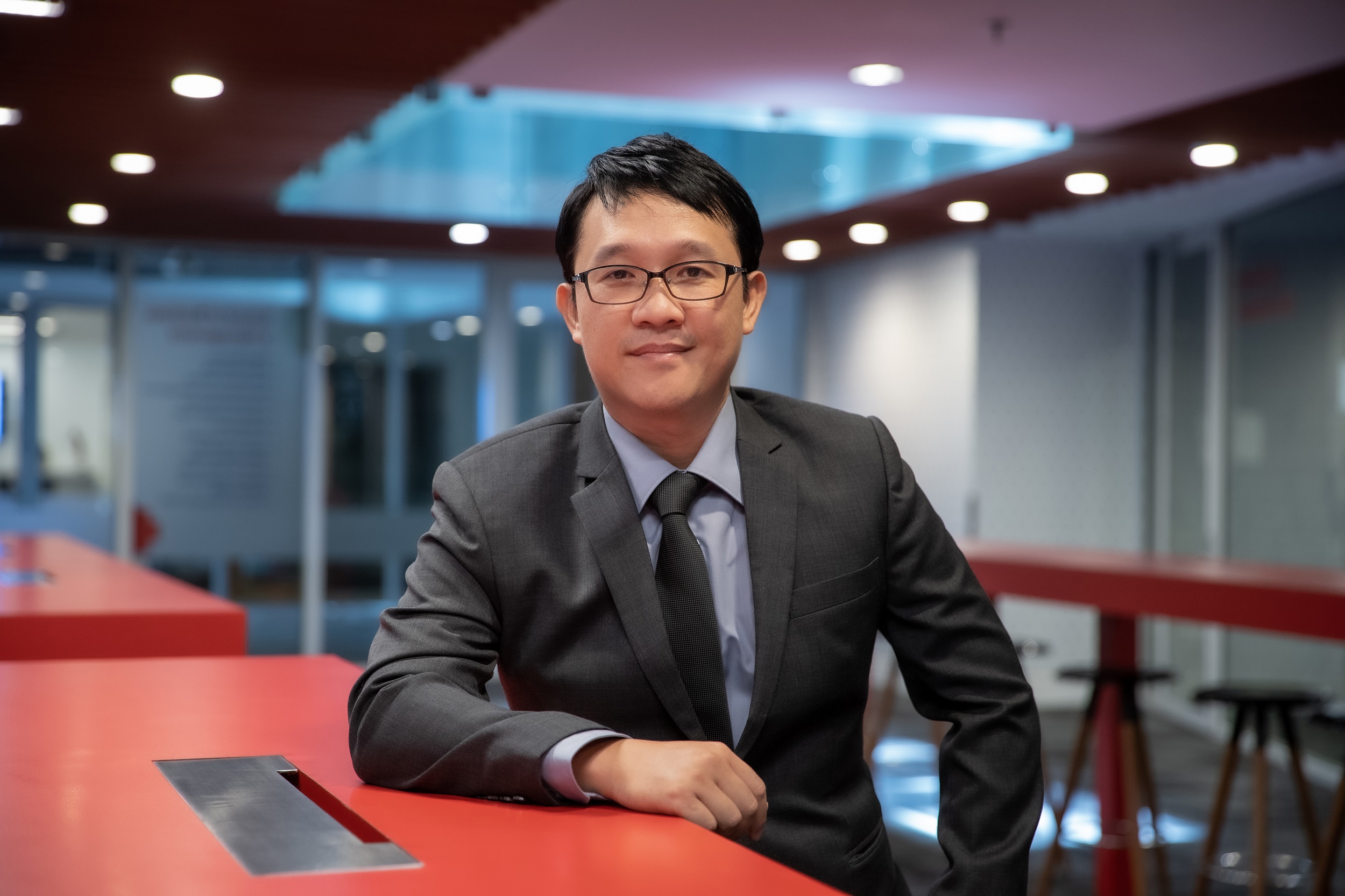 PGS. Phạm C&ocirc;ng Hiệp:&nbsp;&ldquo;AI kh&ocirc;ng chỉ cải thiện hoạt động m&agrave; c&ograve;n biến đổi c&aacute;ch ch&uacute;ng ta thiết kế, sản xuất v&agrave; thu hồi gi&aacute; trị trong chuỗi cung ứng&rdquo;.