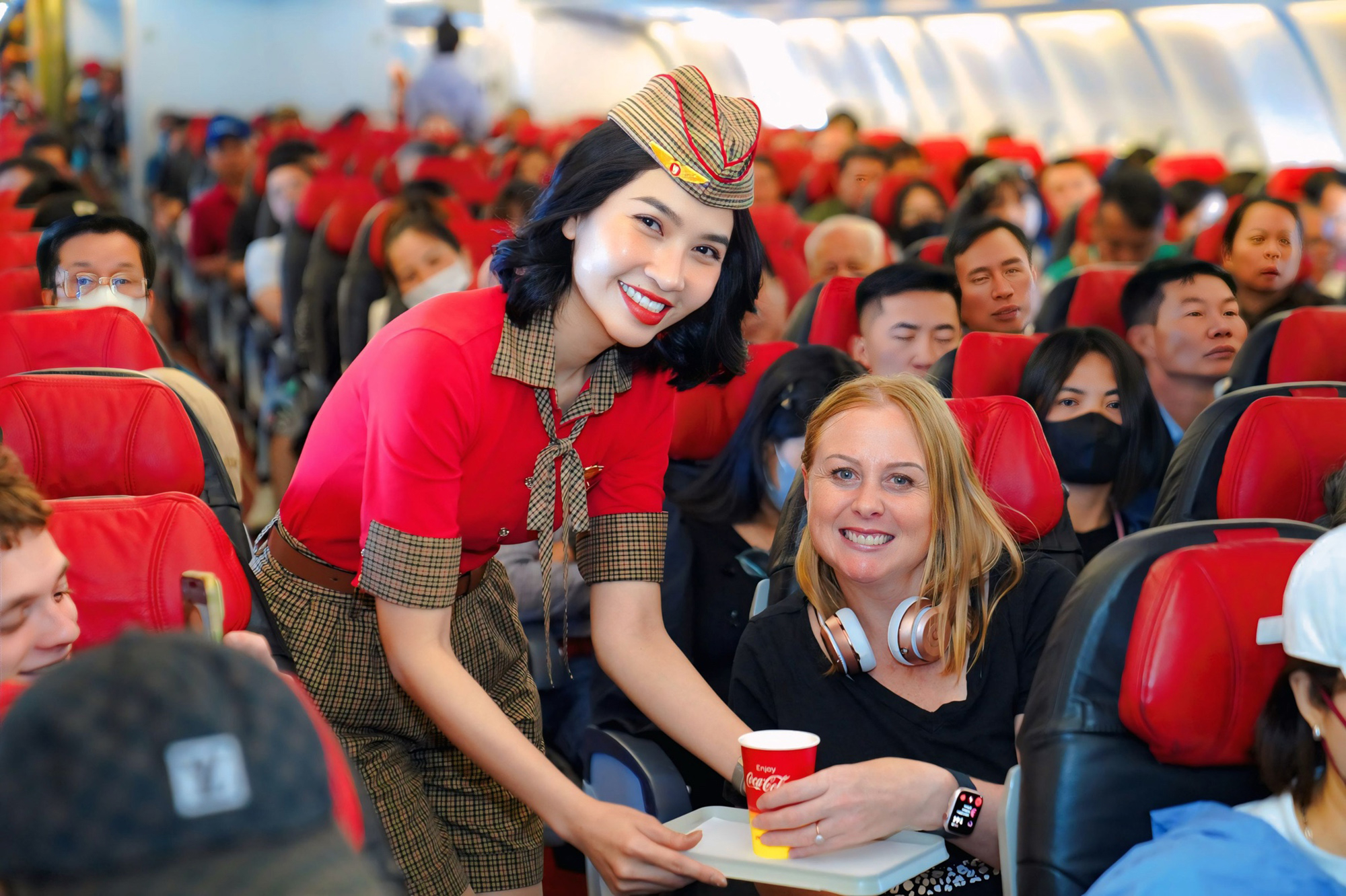 Kết th&uacute;c qu&yacute; 2/2025, Vietjet đạt doanh thu vượt kế hoạch, đặt h&agrave;ng nhiều t&agrave;u bay hiện đại.