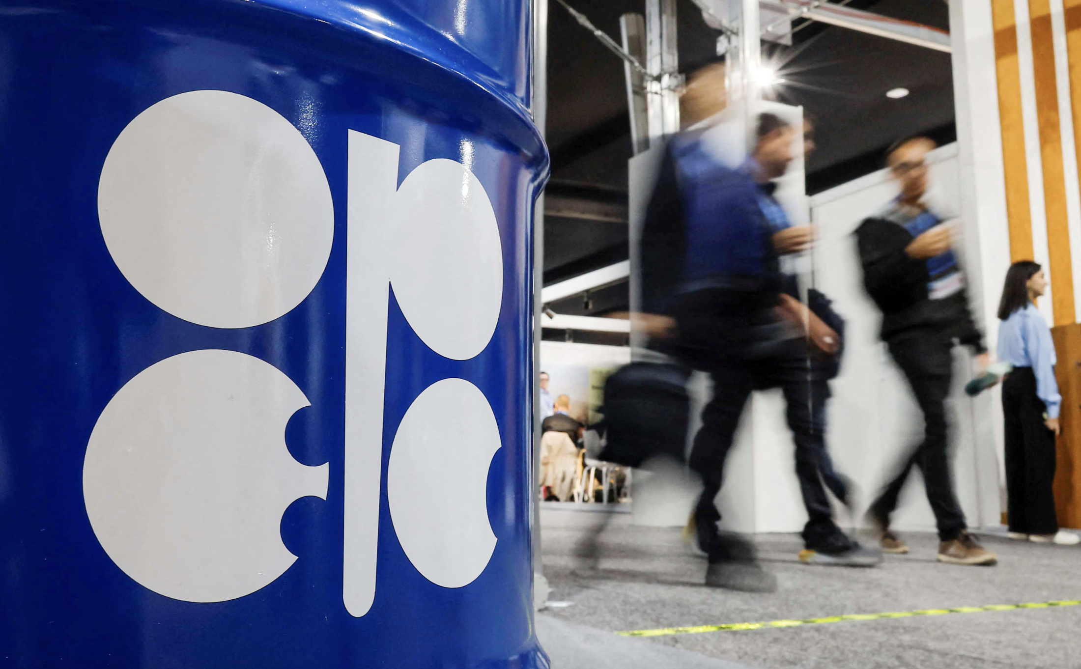 OPEC+ tiếp tục tăng mạnh sản lượng dầu để giữ thị phần