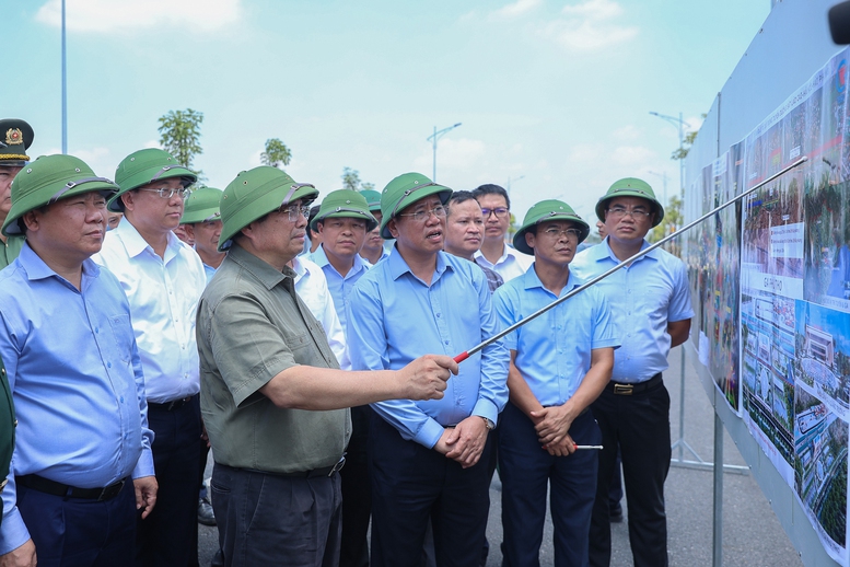 Thủ tướng chỉ đạo các đơn vị về Pg88vn.top độc quyền mỗi ngày đường sắt Lào Cai - Hà Nội - Hải Phòng. Ảnh: VGP.