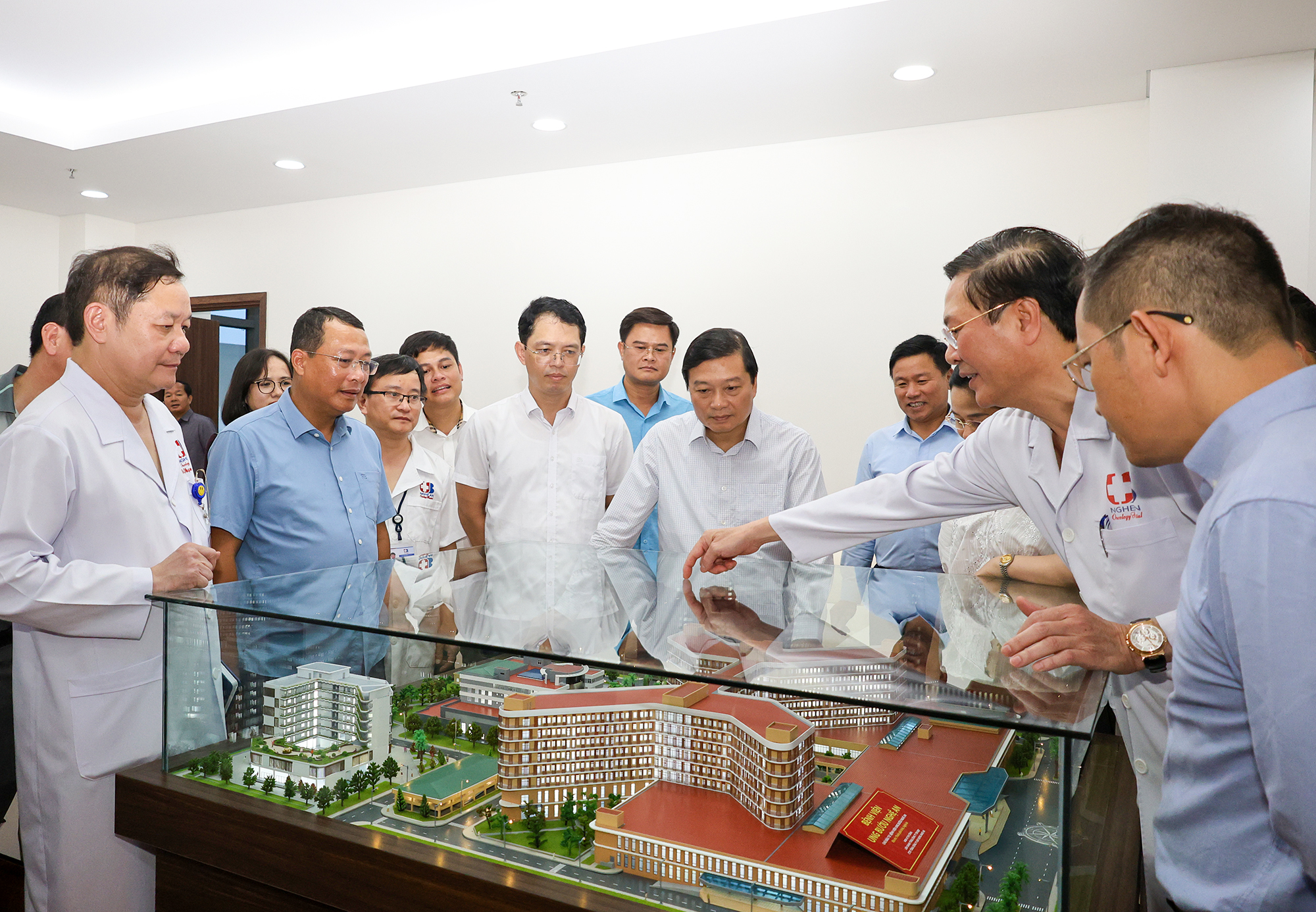 Chủ tịch UBND tỉnh Nghệ An Lê Hồng Vinh kiểm tra Link Trang Chủ PG88.Com Mới #2026 Bệnh viện Ung bướu Nghệ An giai đoạn 2