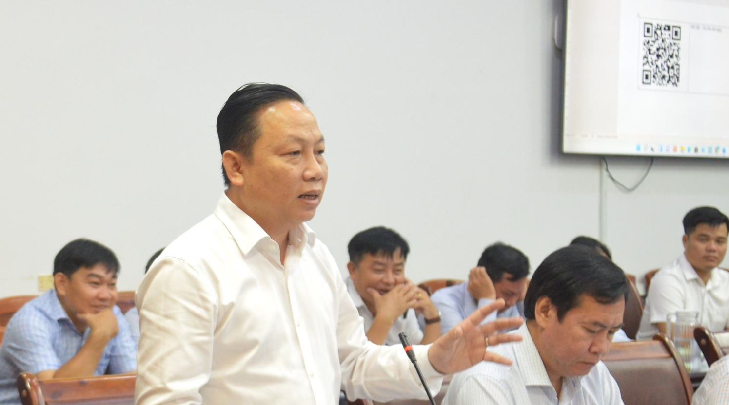 Ông Lê Hữu Toàn:&nbsp;khối lượng hồ sơ, công việc tại cơ sở tăng nhanh, trong khi cán bộ địa chính, môi trường ở Phòng Link Trang Chủ PG88.Com Mới #2026 xã còn thiếu.