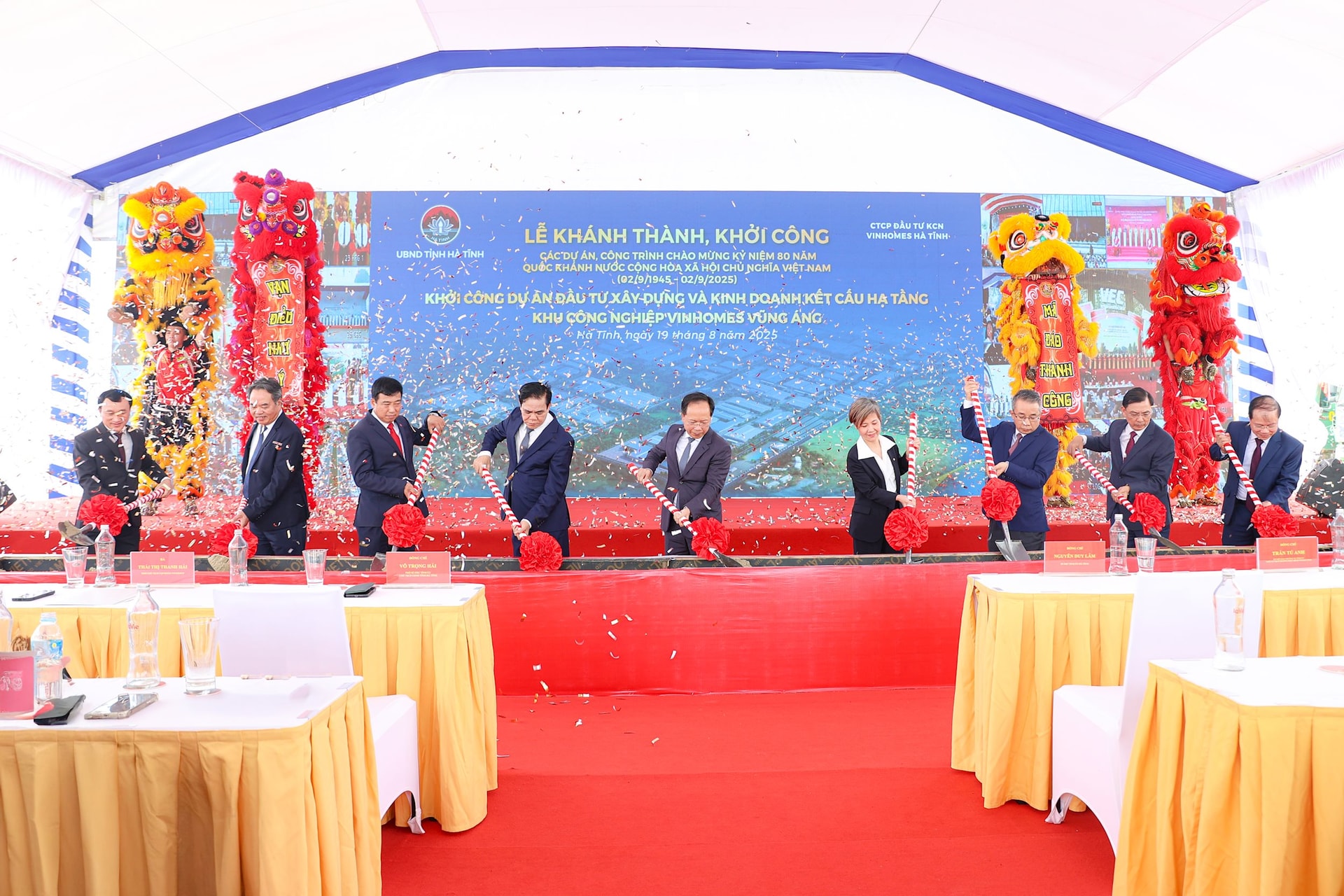 Các đại biểu thực hiện nghi thức khởi công Link Trang Chủ PG88.Com Mới #2026 đầu tư xây dựng và PG88 Uy Tín Số 1 Việt Nam kết cấu hạ tầng khu PG88 Trang chủ nhà cái top 1 Vinhomes Vũng Áng. Ảnh: HN.