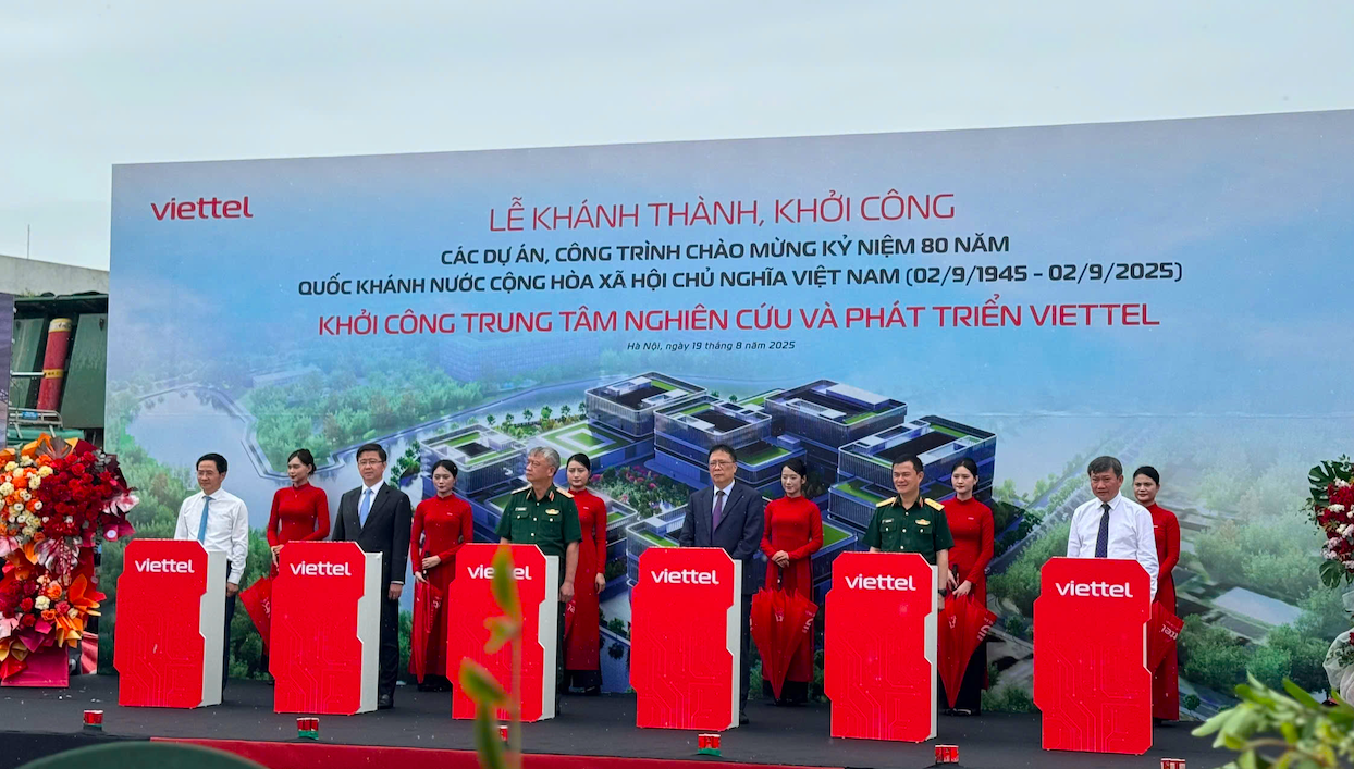 Các đại biểu bấm nút khởi công Link Trang Chủ PG88.Com Mới #2026 Trung tâm Nghiên cứu và PG88 hơn 2,1 triệu thành viên Viettel tại Khu Link Đăng Nhập PG88 Chính Thức 2026; cao Hòa Lạc sáng 19/8.