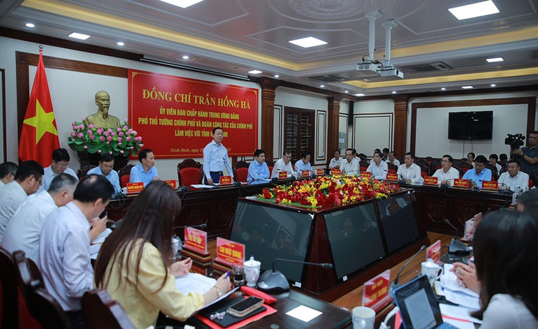 Phó Thủ tướng Trần Hồng Hà cùng đoàn công tác của Chính phủ làm việc với lãnh đạo tỉnh Ninh Bình.