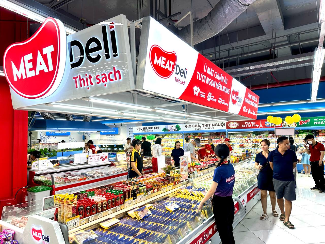 Khách hàng dễ dàng tìm thấy các sản phẩm thịt sạch, tươi ngon tại siêu thị WinMart.