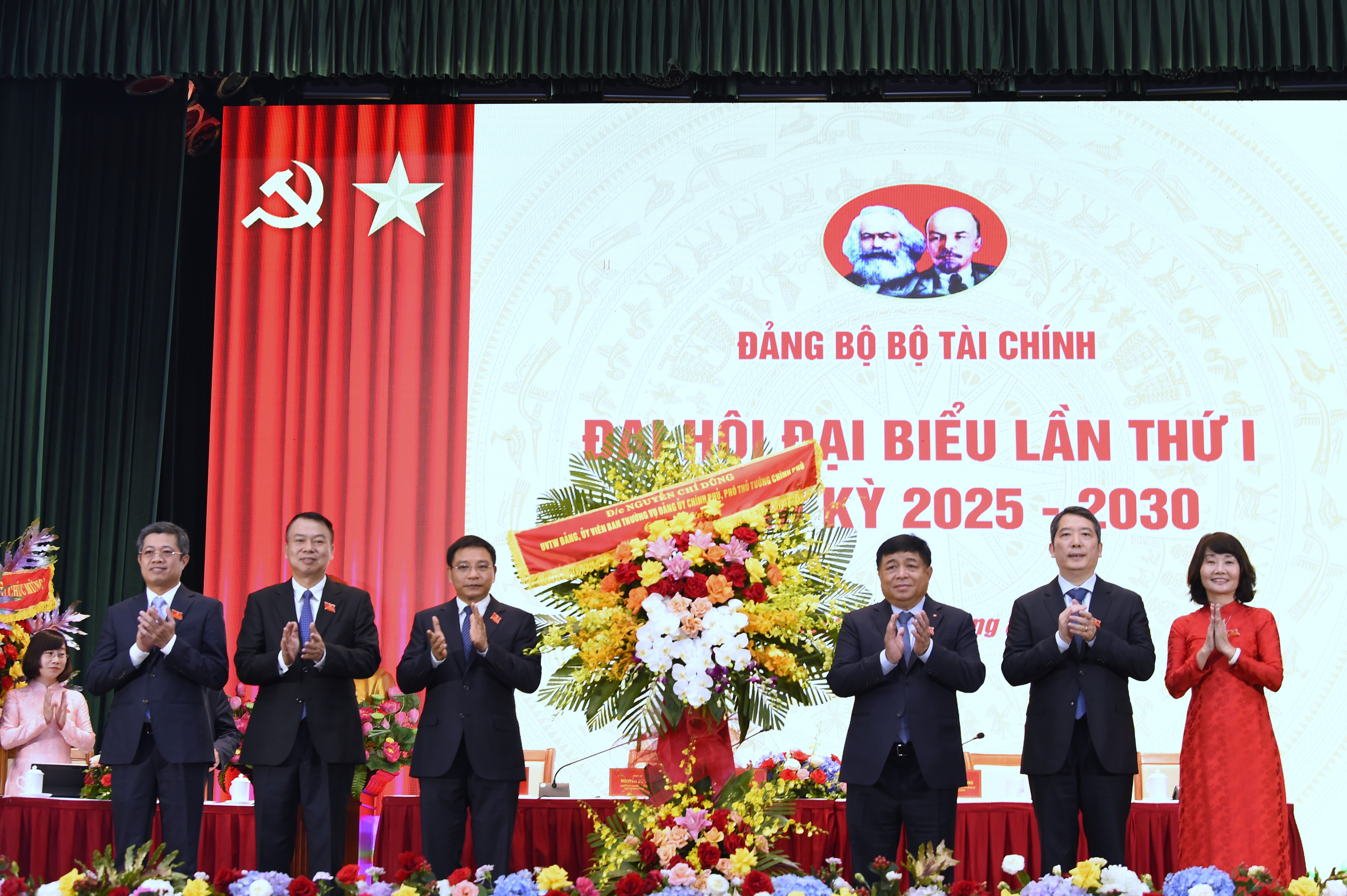Nửa đầu năm 2025, thu ngân sách hộ PG88 Uy Tín Số 1 Việt Nam tăng 131% và gần 200.000 hộ bị xử lý vi phạm