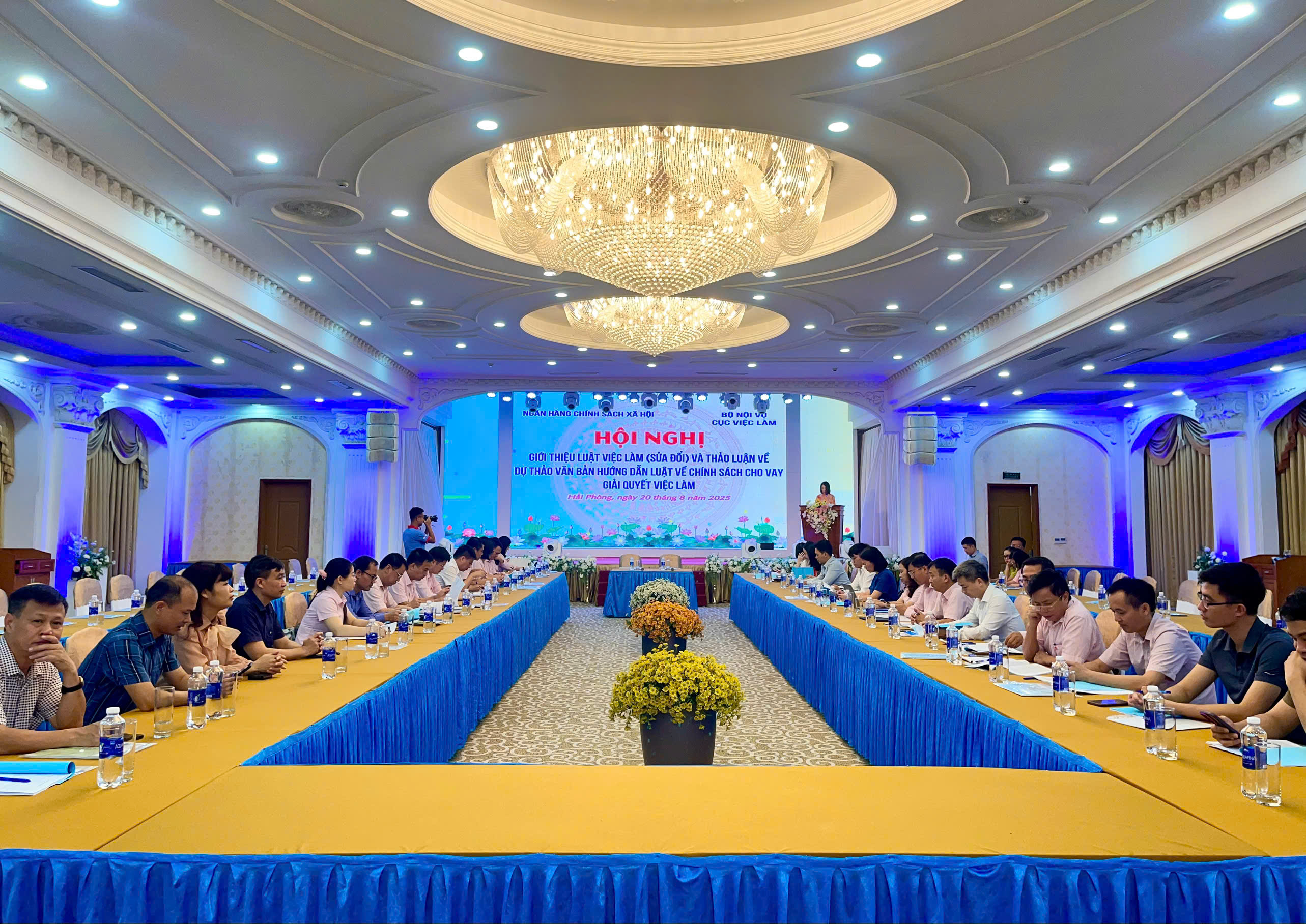 Luật việc làm 2025: Quy trình, thủ tục vay vốn sẽ “cởi mở” hơn