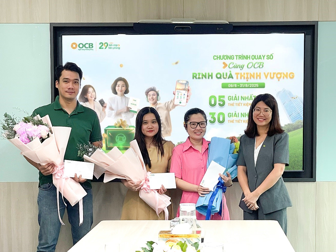 OCB công bố 35 khách hàng trúng giải đợt 2 chương trình “Cùng OCB rinh quà thịnh vượng”