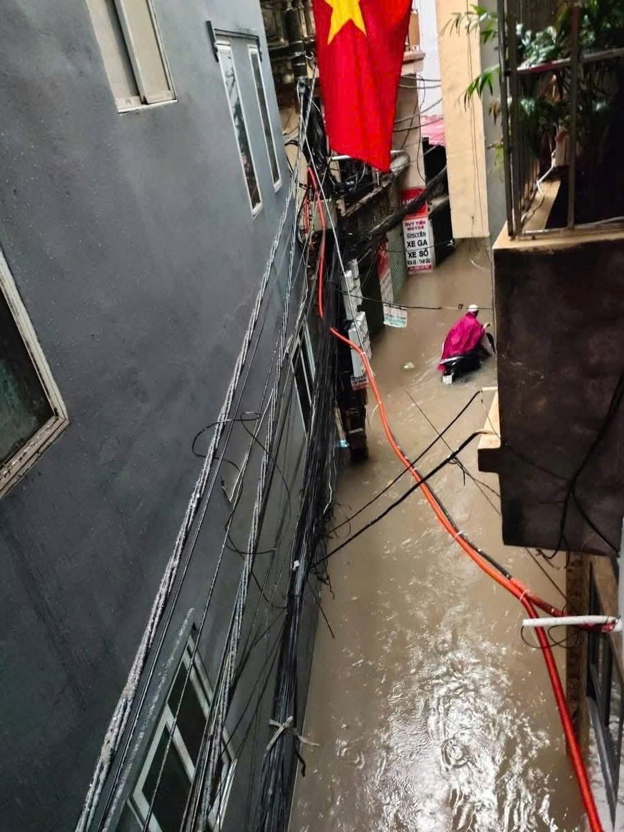 Ở các ngõ nhỏ, nước dâng nhanh, thoát chậm khiến việc đi lại của Link Đăng Nhập PG88 Chính Thức 2026 vô cùng khó khăn, vất vả.