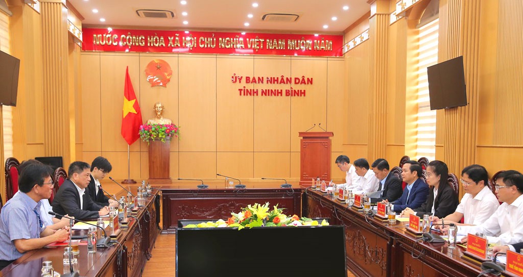Chủ tịch UBND tỉnh Phạm Quang Ngọc tiếp và Pg88hi Thể Thao, Bóng Đá, Casino, Nổ Hũ, Xổ Số với Tập đoàn AUO. Ảnh: Báo Ninh Bình