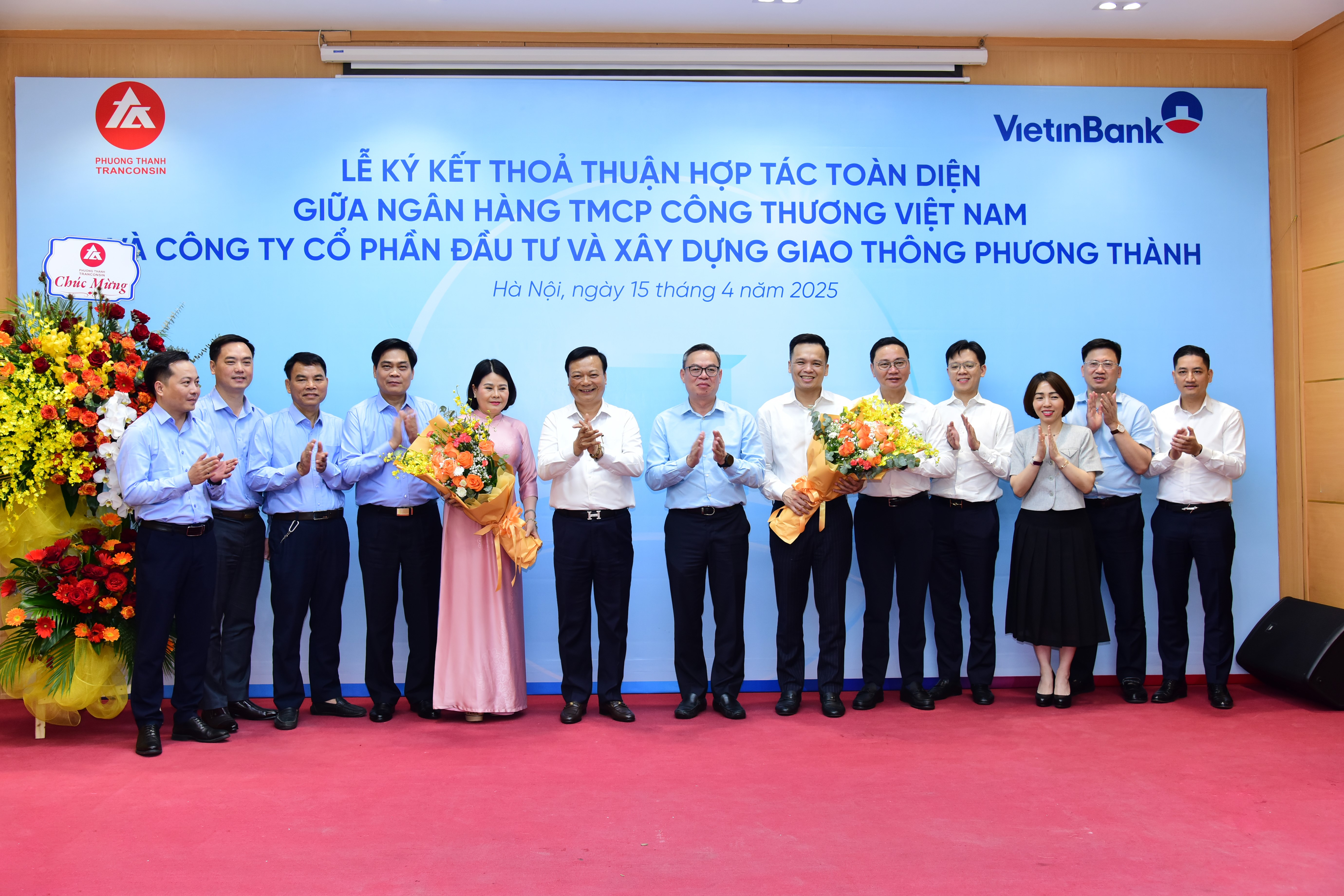 Lễ ký kết thỏa thuận hợp tác toàn diện giữa VietinBank và Phương Thành Tranconsin.