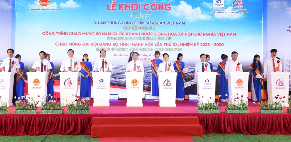 Các đại biểu&nbsp;thực hiện nghi lễ khởi công Pg88vn.top độc quyền mỗi ngày