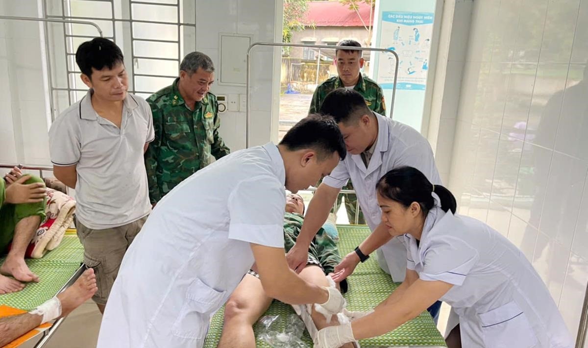 Trung tá Lò Văn Hiền được điều trị tại Bệnh viên Đa khoa khu vực Ngọc Lặc.