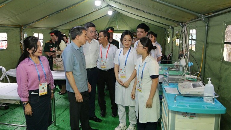 Bộ Y tế hướng dẫn cách bảo vệ sức khỏe khi xem diễu binh, diễu hành dịp Quốc khánh 
