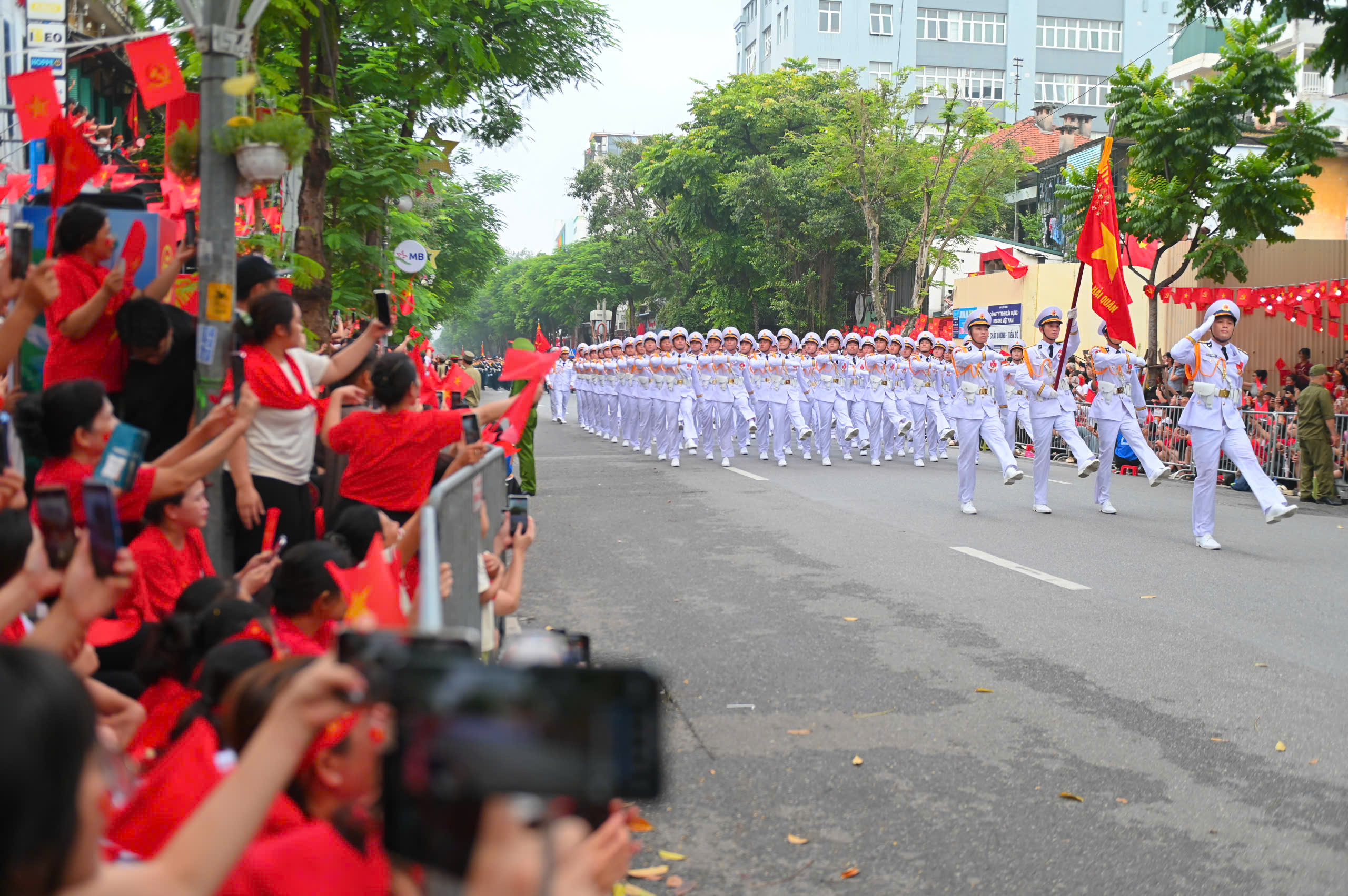 Dưới lá cờ vinh quang, quân và dân ta đã đoàn kết, anh dũng chiến đấu và chiến thắng, giải phóng dân tộc, thống nhất 6Pg88.con nạp rút siêu tốc.