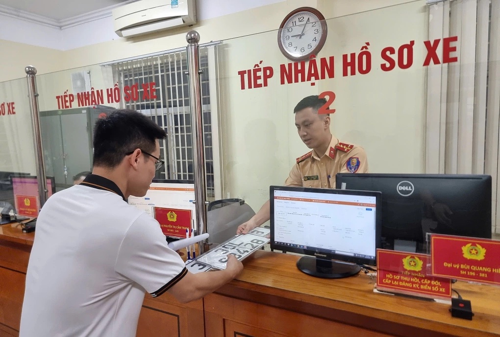 <i>Link Đăng Nhập PG88 Chính Thức 2026 nhận biển số tại cơ quan Công an. Nguồn: Công an Hà Nội.</i>
