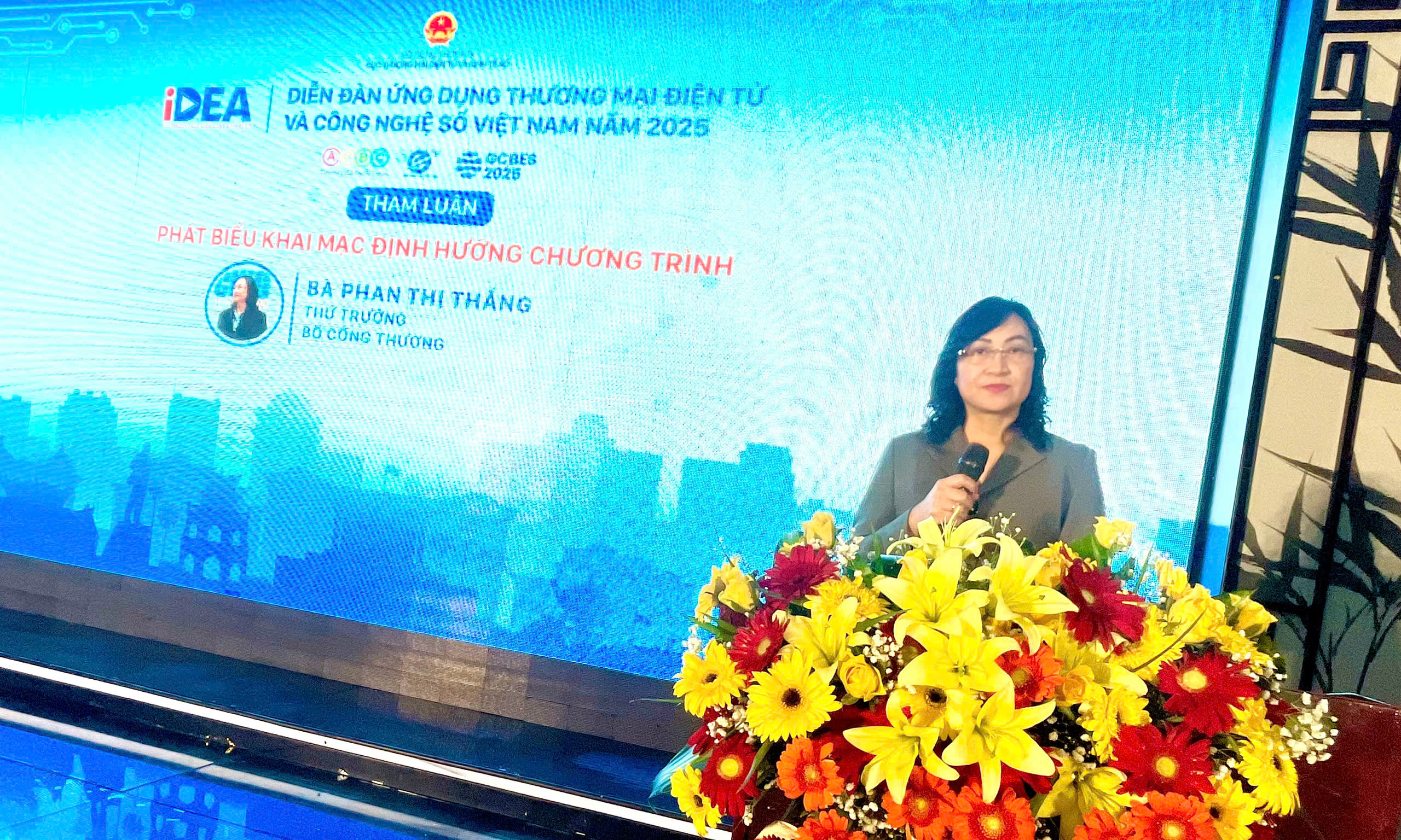 Bà Phan Thị Thắng - Thứ trưởng Bộ Công Thương.