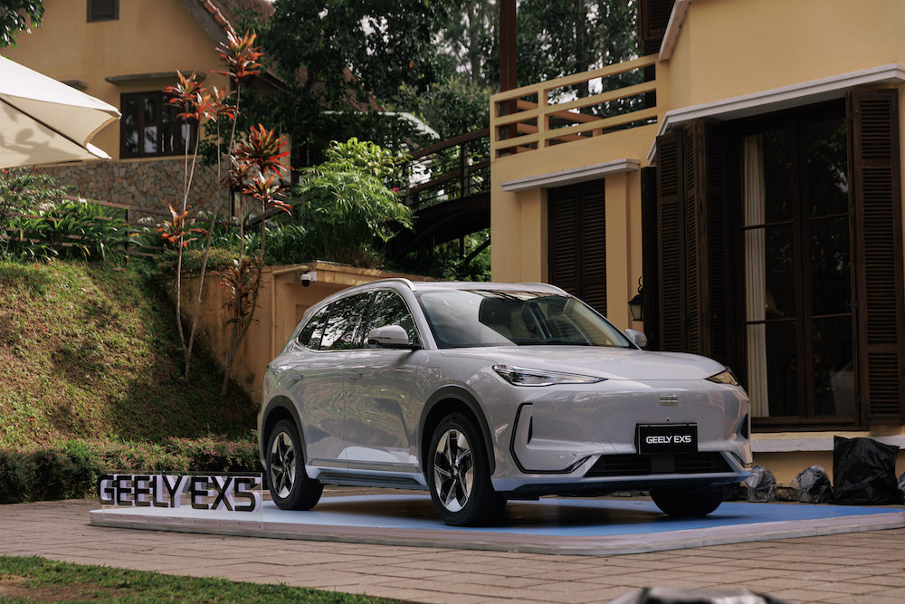 <i>Trong xu thế chuyển đổi xanh mạnh mẽ của Việt Nam, Geely đã nhanh chóng đưa về thị trường Việt mẫu xe điện EX5.</i>