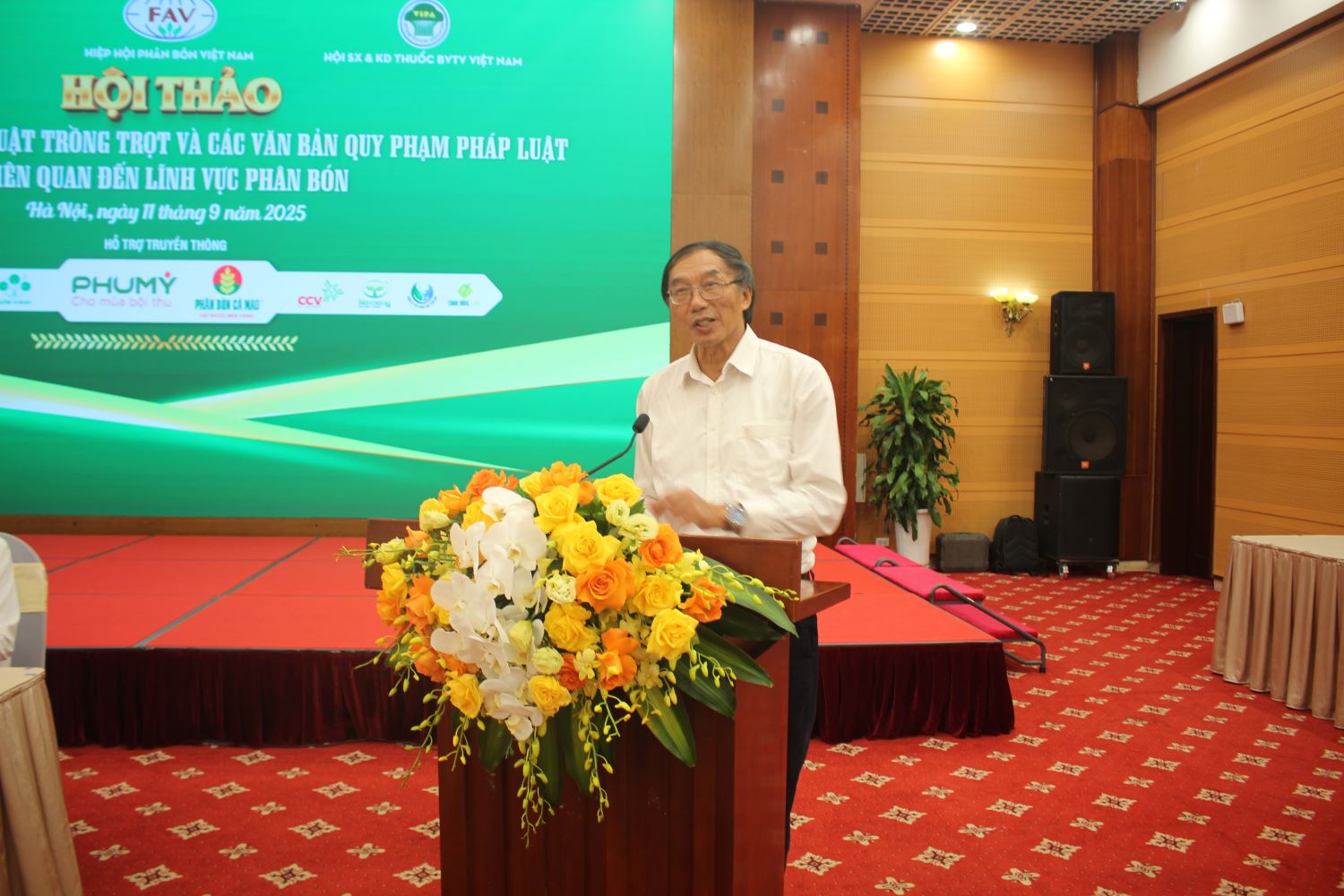 TS. Phùng Hà: 
