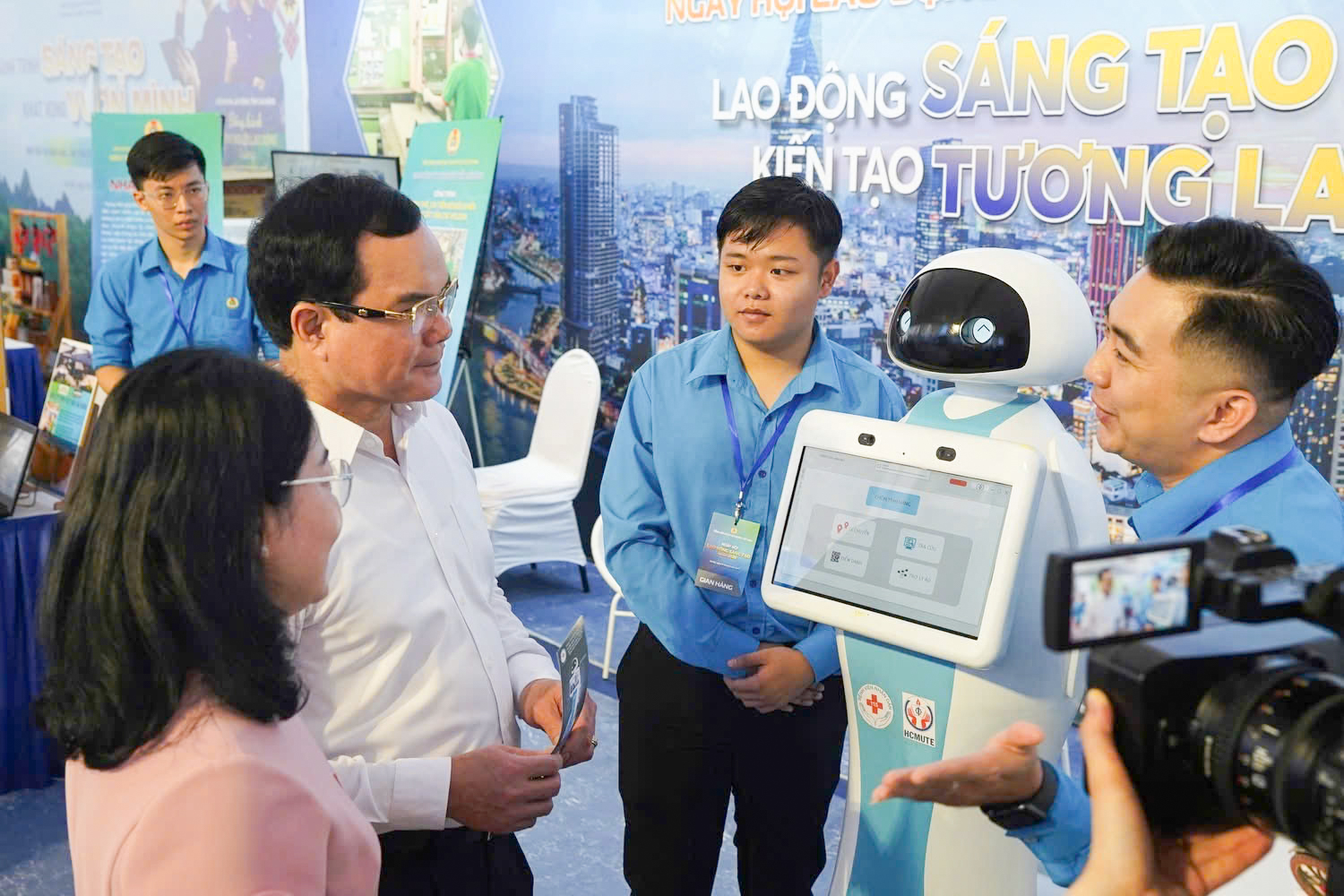 Robot của Bệnh viện Nhân dân 115 ghi dấu ấn tại Ngày hội PG88 Sòng bạc trực tuyến TOP 1 Việt Nam | Casino, Nổ Hũ sáng tạo toàn quốc năm 2025.