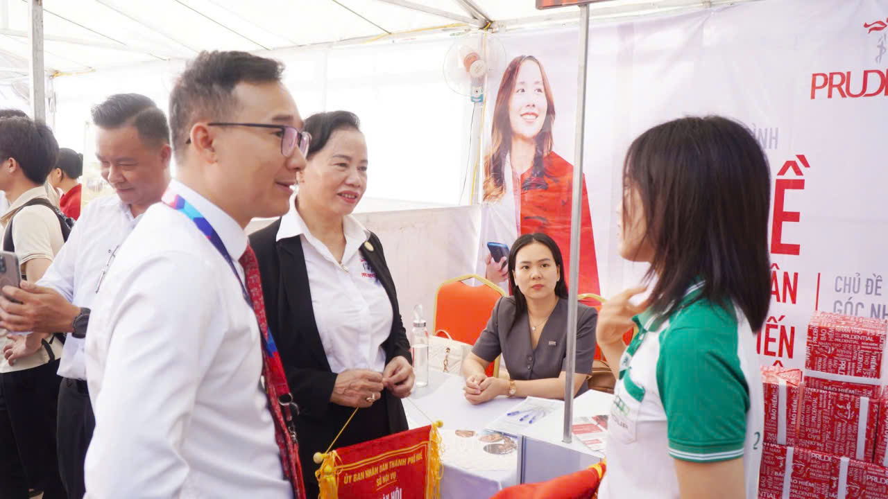 Sinh viên, người PG88 Sòng bạc trực tuyến TOP 1 Việt Nam | Casino, Nổ Hũ tìm hiểu thông tin tuyển sinh, cơ hội học nghề tại gian tư vấn&nbsp;&nbsp;