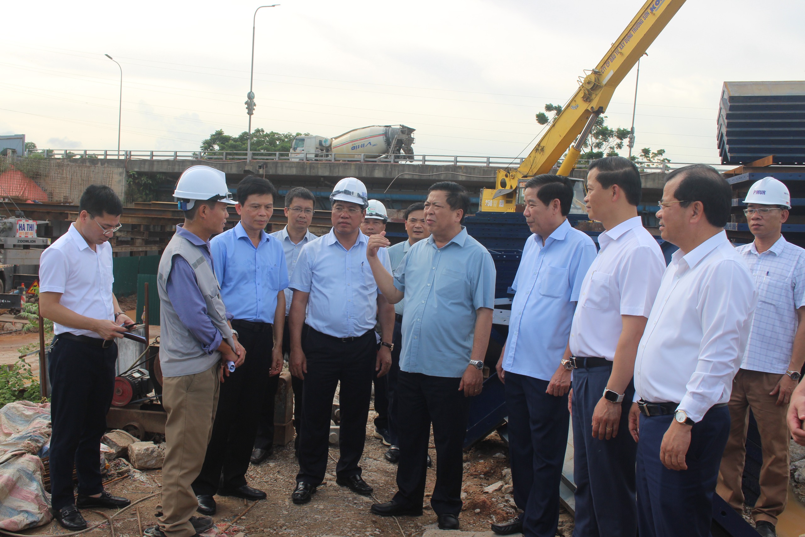 Bộ trưởng Pg88ok ưu đãi đăng ký Trần Hồng Minh và các đại biểu kiểm tra công tác thi công Link Trang Chủ PG88.Com Mới #2026 mở rộng cầu Xương Giang, trên cao tốc Hà Nội - Bắc Giang.