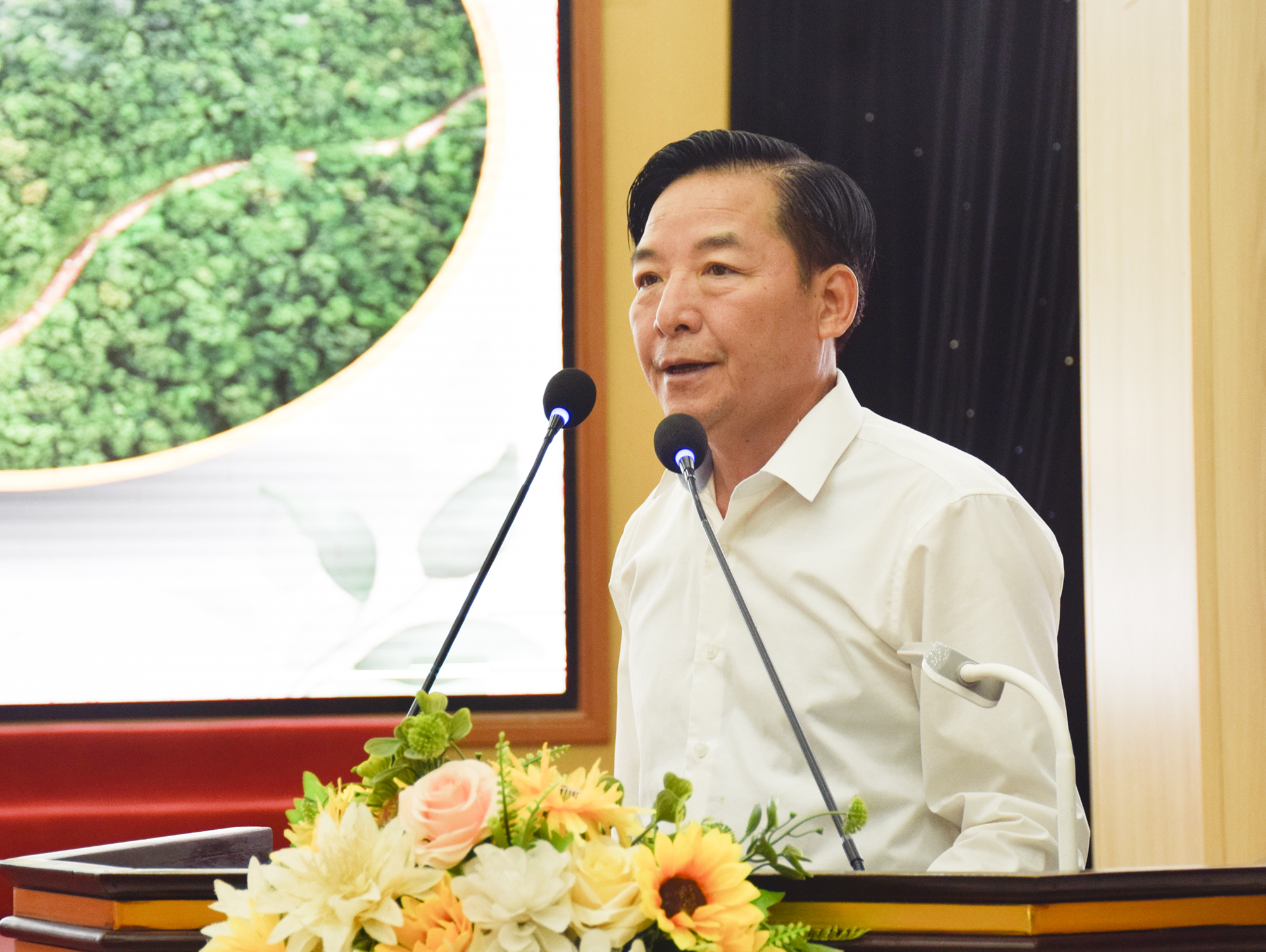 Ông Nguyễn Văn Diện – Phó Cục trưởng Cục Lâm nghiệp và Kiểm lâm tham luận các giải pháp trong quản lý rừng bền vững, chứng chỉ FSC và phát triển rừng gỗ lớn.