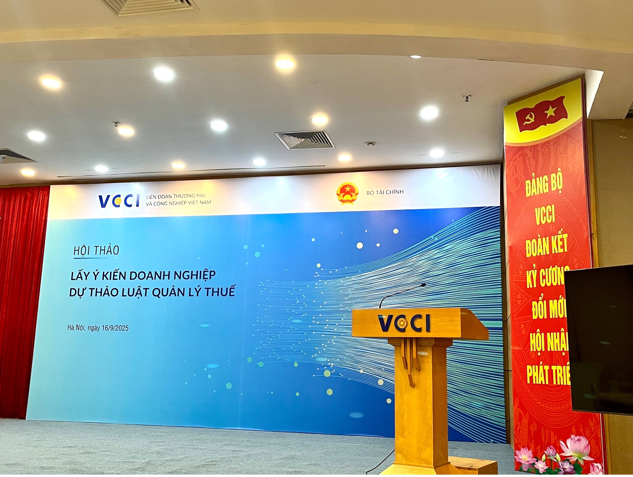 Hội thảo Lấy ý kiến 6Pg88.con độc quyền mỗi ngày về Dự thảo Luật Quản lý thuế do VCCI 
