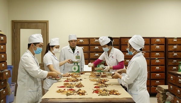 Nghiên cứu mở rộng phạm vi thanh toán bảo hiểm y tế  với dịch vụ y học cổ truyền