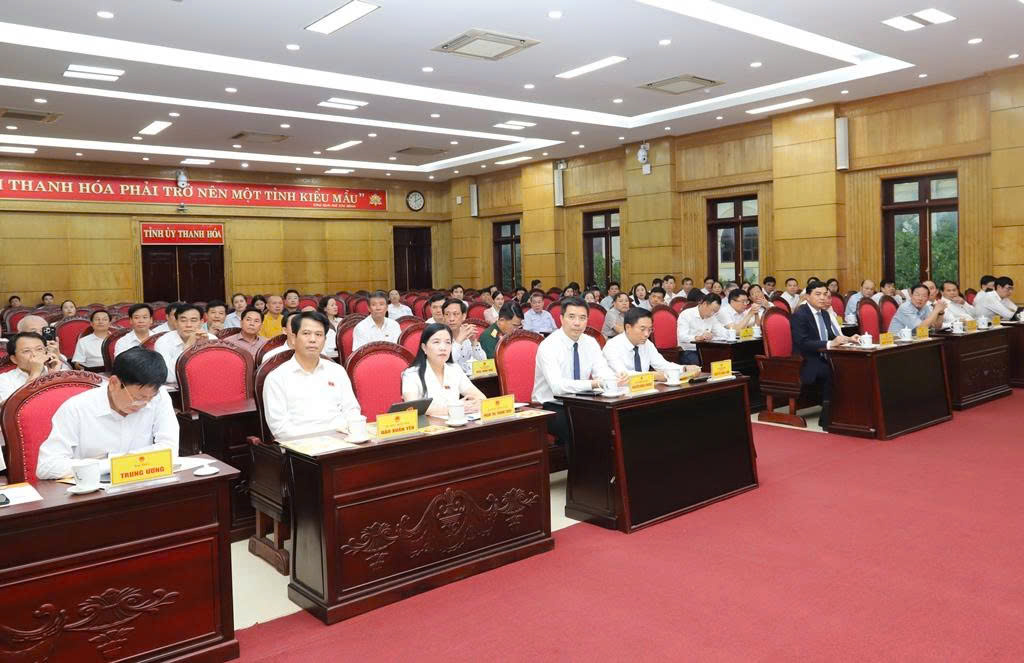 Các đại biểu dự kỳ họp.