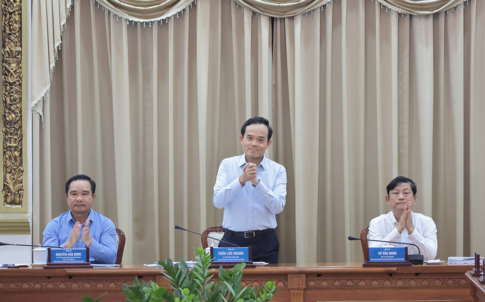 Bí thư Thành ủy TP.HCM Trần Lưu Quang (giữa), Chủ tịch HĐND Thành phố Võ Văn Minh (phải)&nbsp; và Chủ tịch UBND Thành phố Nguyễn Văn Được (trái), chủ trì phiên họp chiều 11/9 - Ảnh: Cổng thông tin điệnt tử TP.HCM.