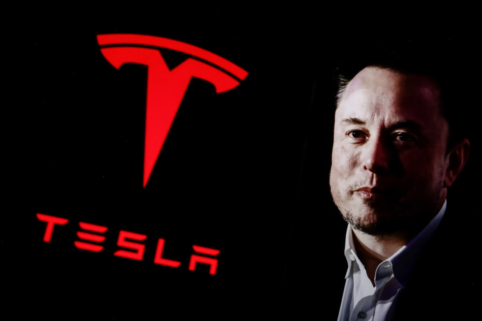 Tesla xóa lỗ lớn 2025 nhờ Elon Musk mua cổ phiếu 1 tỷ USD