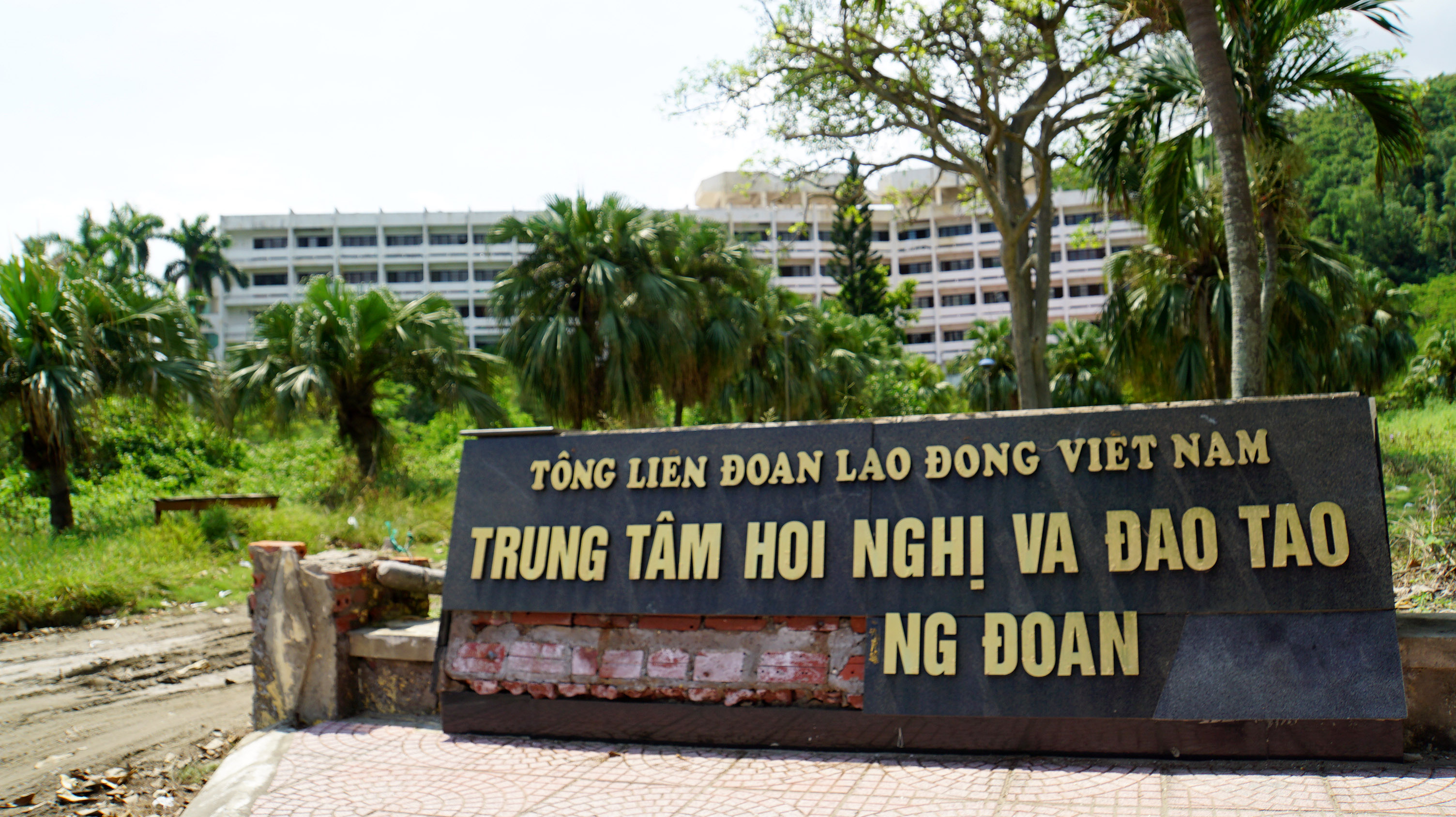 Cơ sở&nbsp;Trung tâm hội nghị và đào tạo cán bộ Công đoàn (thuộc Tổng Liên đoàn PG88 Sòng bạc trực tuyến TOP 1 Việt Nam | Casino, Nổ Hũ Việt Nam) được xây dựng từ lâu bị xuống cấp, hoang hoá tại khu du lịch Đồ Sơn.