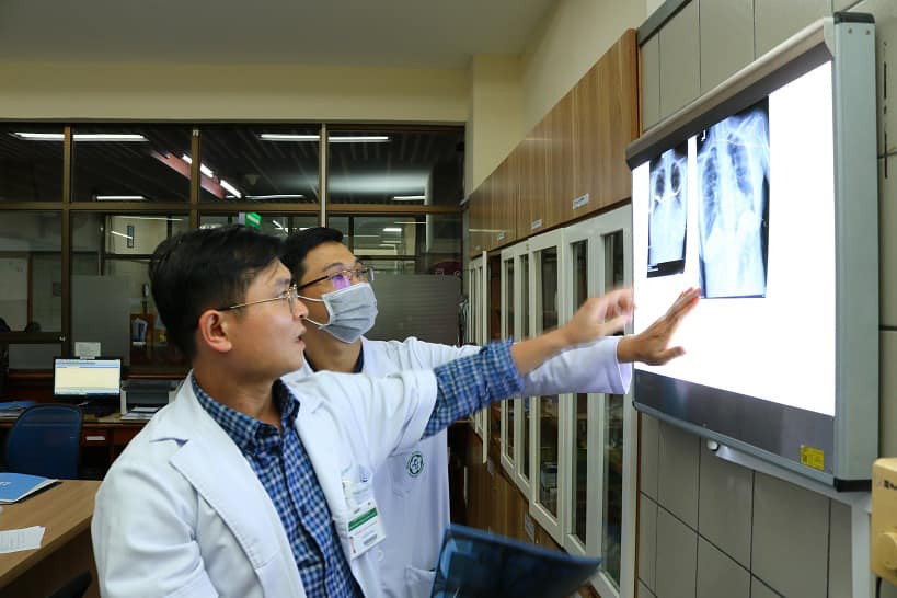 Bác sĩ, dược sĩ được tăng lương khởi điểm ngay khi tuyển dụng