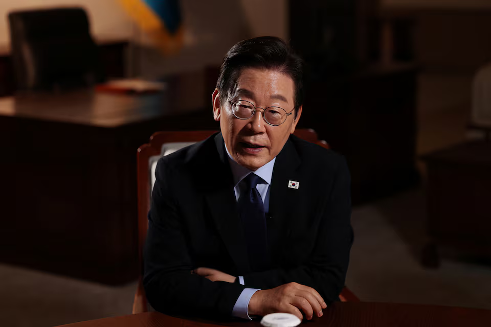 Tổng thống Hàn Quốc Lee Jae Myung trả lời phỏng vấn của hãng Reuters tại Văn phòng tổng thống ở Seoul, Hàn Quốc, ngày 19/9/2025 - Ảnh: Reuters