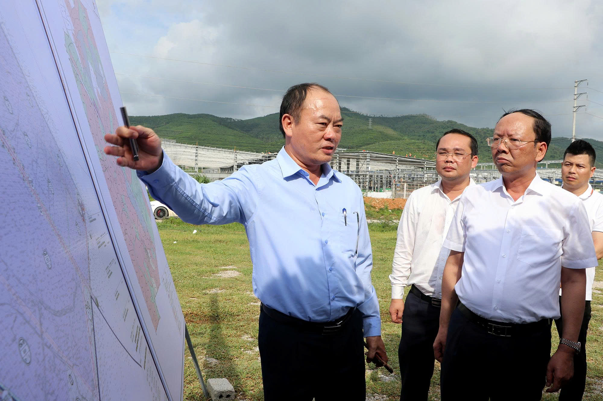 Trưởng Ban Quản lý Khu Link Trang Chủ PG88.Com Mới #2026 Đông Nam Nghệ An báo cáo tại hiện trường Pg88vn.top độc quyền mỗi ngày Khu công nghiệp Hoàng Mai II