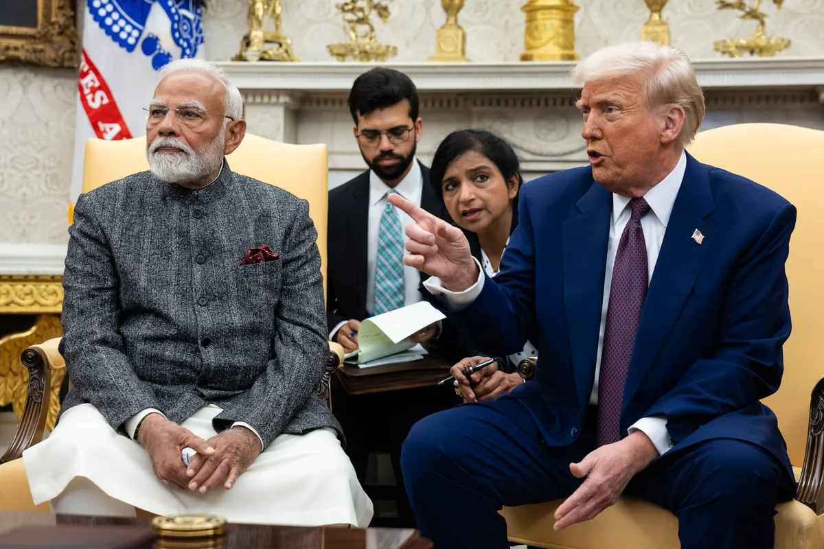 Tổng thống Mỹ Donald Trump (bên phải) và Thủ tướng Ấn Độ Narendra Modi (trái) trong một cuộc Pg88hi Thể Thao, Bóng Đá, Casino, Nổ Hũ, Xổ Số tại Nhà Trắng vào tháng 2/2025 - Ảnh: Bloomberg