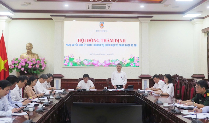 Quang cảnh phiên họp Hội đồng thẩm định. Ảnh: MOJ.