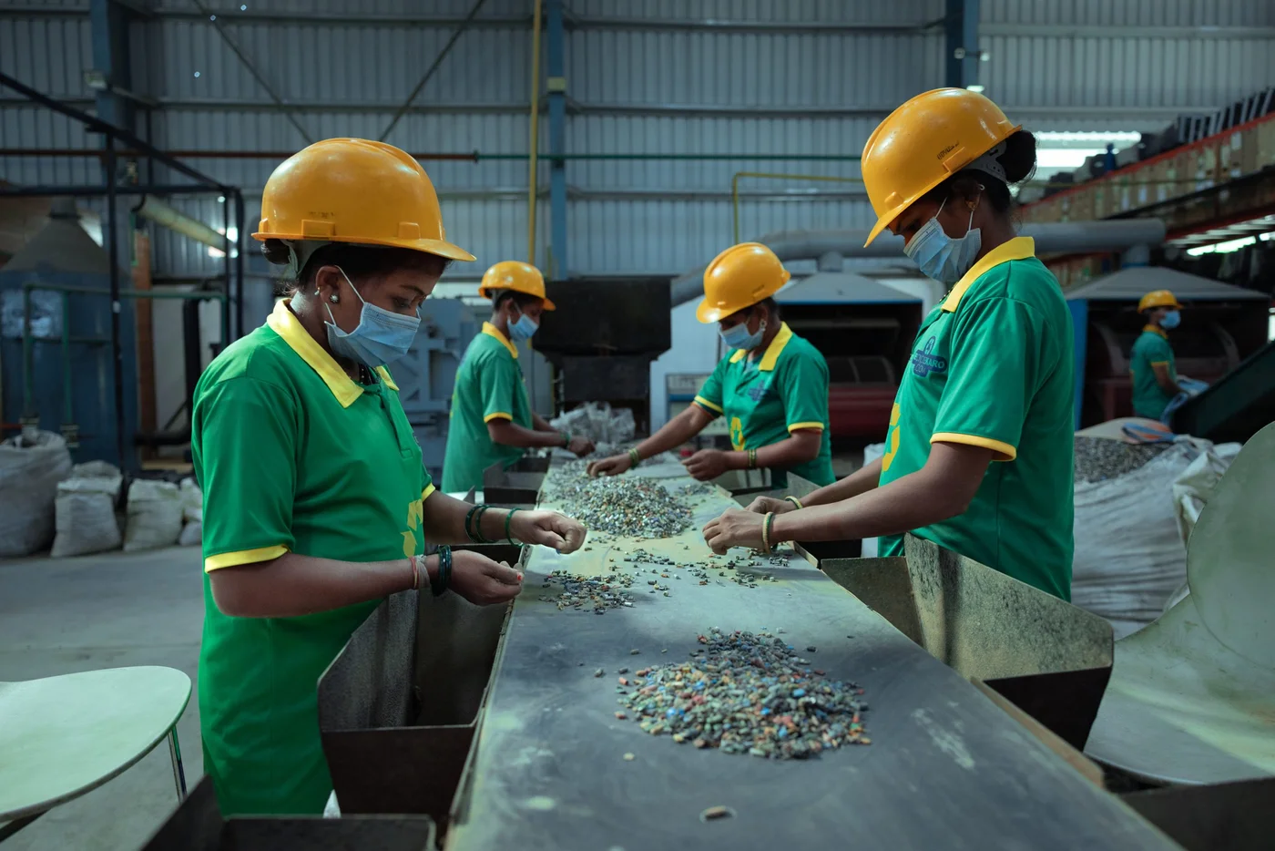 Công nhân tại RecycleKaro -&nbsp;Ảnh: Rest of world.&nbsp;